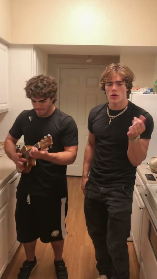 Oouuh Kitchen Duet AI video example